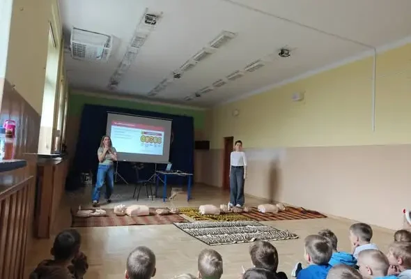 Uczniowie klas I–III bili rekord WOŚP w pierwszej pomocy