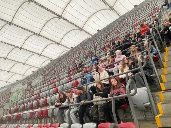 Piątoklasiści odkrywali Warszawę – nauka, sport i historia w jednym dniu
