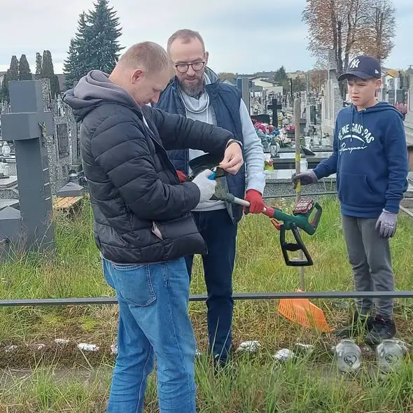 Szósta edycja akcji „Nie pozwólmy pamięci zarastać trawą” w Radzyniu Podlaskim