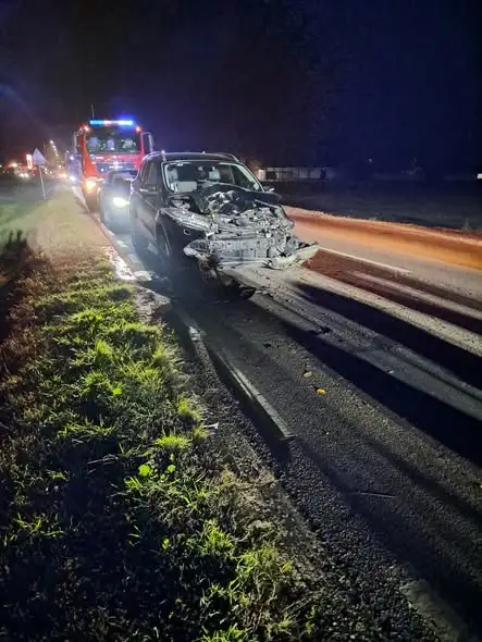 Kolizja auta osobowego z ciągnikiem rolniczym w Kąkolewnicy